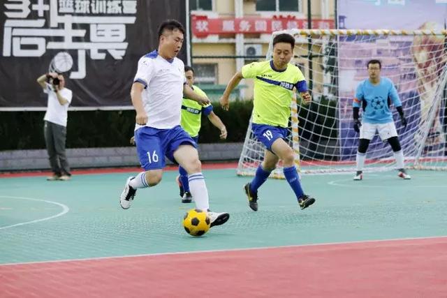 张子宇：我没大家想的那么高 大概2米23左右